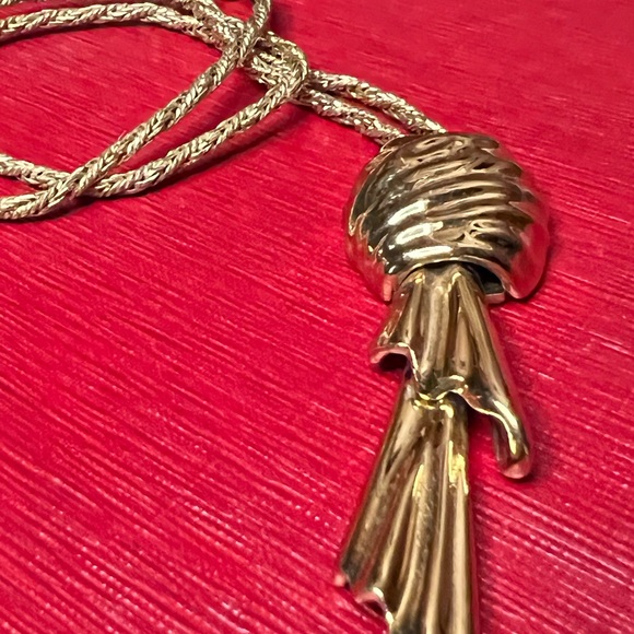 3/$30 Vintage Monet Gold Tone Necklace - Picture 4 of 5